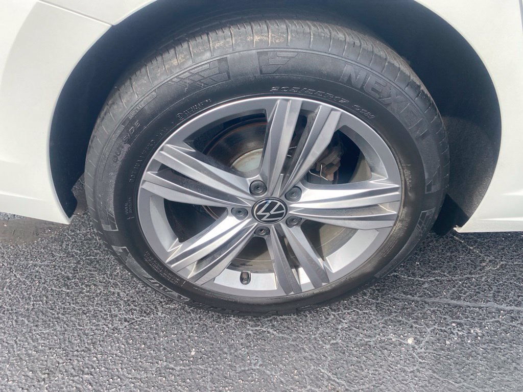 Used 2024 Volkswagen Jetta SE w/ Panoramic Sunroof Package FWD image 24