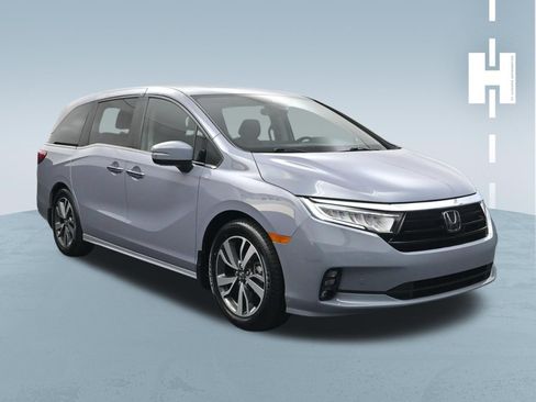 Used 2023 Honda Odyssey Touring image 2
