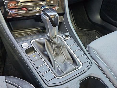 Used 2025 Volkswagen Jetta SE FWD image 13