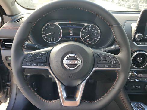 Used 2025 Nissan Sentra SR w/ SR Premium Package FWD image 17