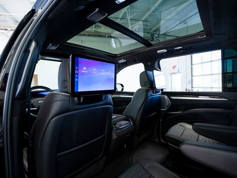 Used 2026 Cadillac Escalade ESV Platinum Sport w/ LPO, ONYX Package image 45