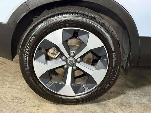 Used 2025 Volvo XC40 B5 Plus AWD/4WD image 13