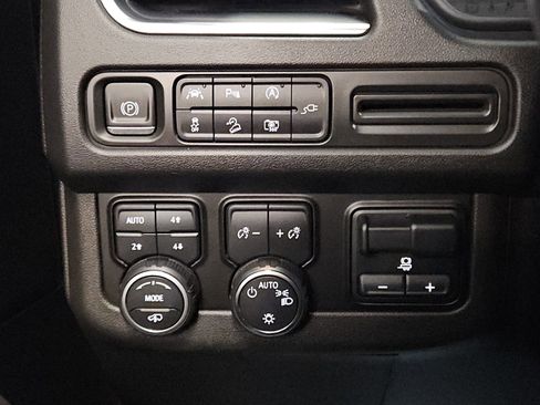 Used 2022 Chevrolet Tahoe Z71 w/ Z71 Off-Road Package image 20