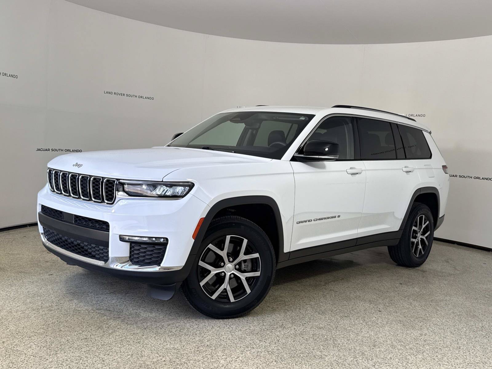 Used 2023 Jeep Grand Cherokee L Limited AWD/4WD image 1