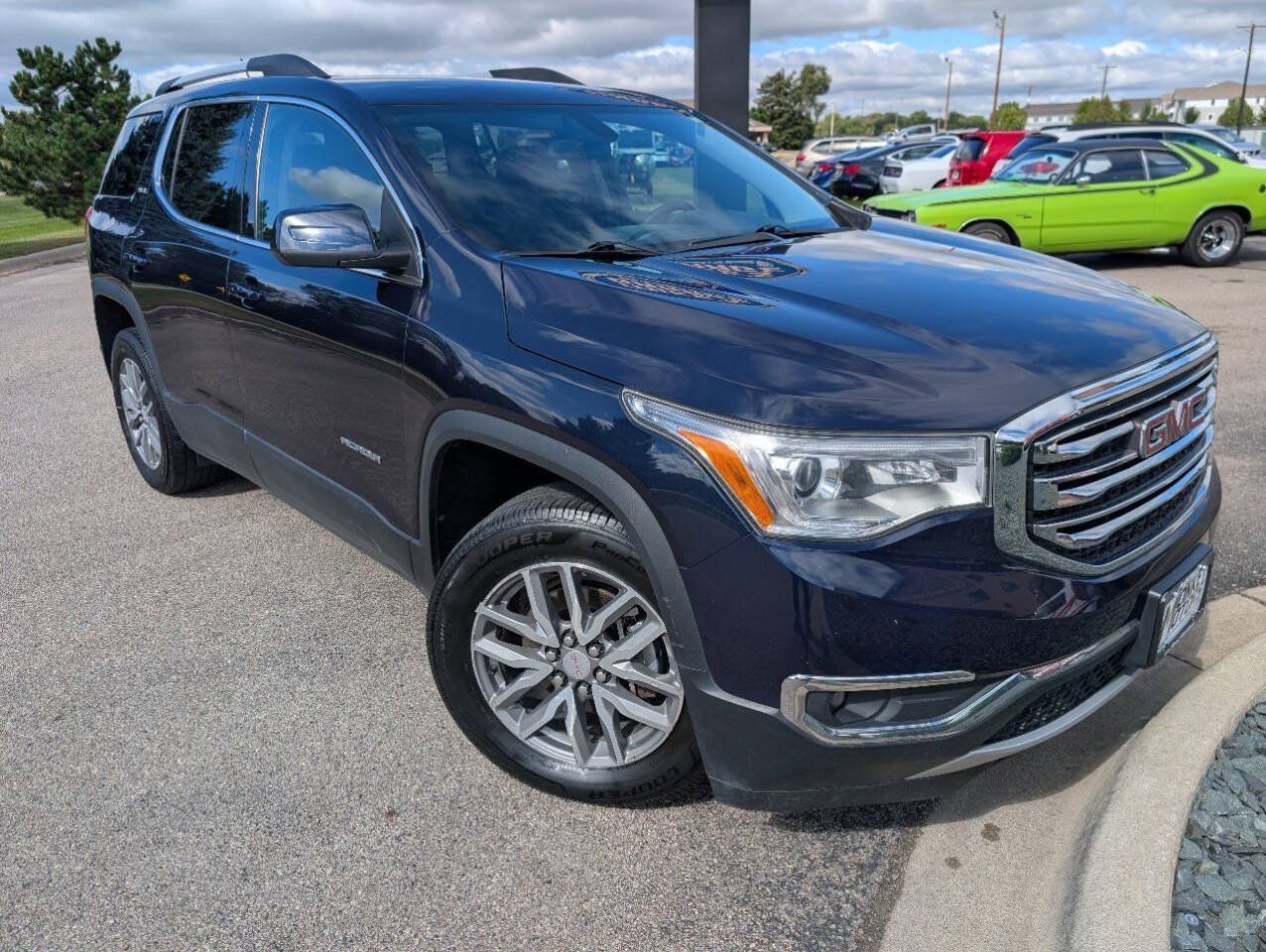 Used 2017 GMC Acadia SLE AWD/4WD image 3