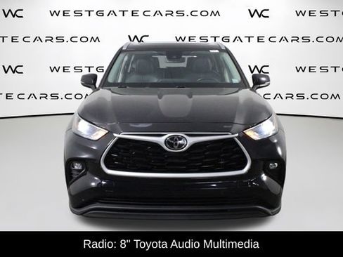 Used 2023 Toyota Highlander XLE FWD image 2