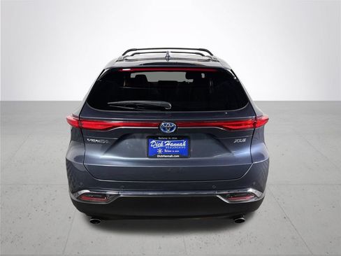 Used 2023 Toyota Venza XLE AWD/4WD image 7