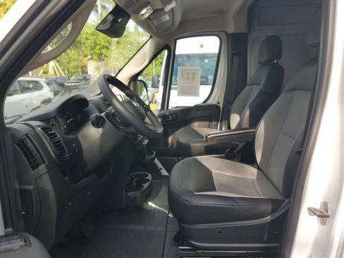 Used 2025 RAM ProMaster 2500 w/ Convenience Group FWD image 14