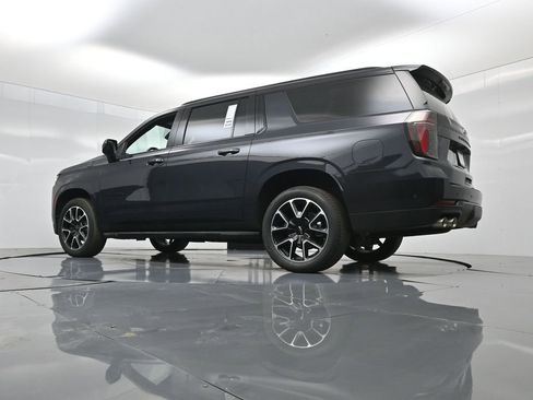 Used 2025 Chevrolet Suburban RST RWD image 43