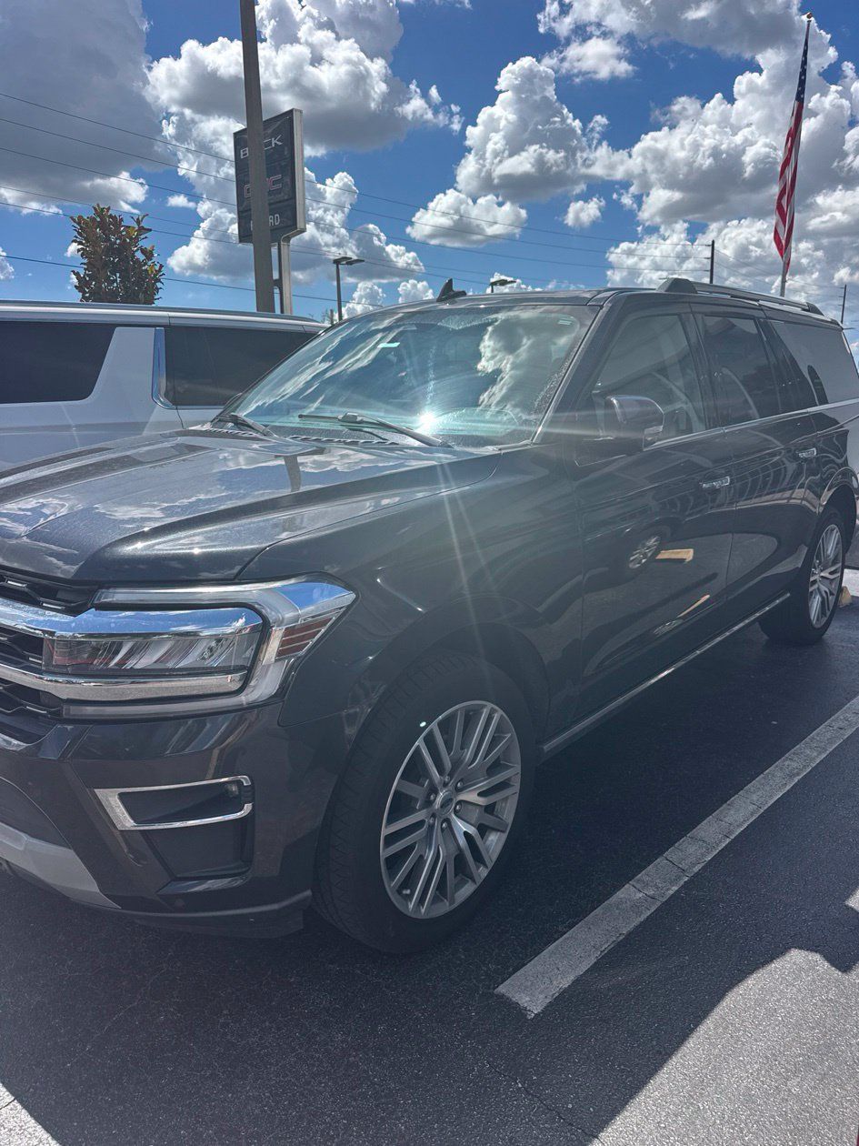 Used 2022 Ford Expedition Max Limited RWD image 3