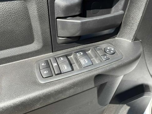 Used 2018 RAM 2500 Tradesman w/ Chrome Appearance Group image 19