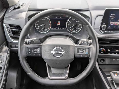 Used 2025 Nissan Rogue SV image 22