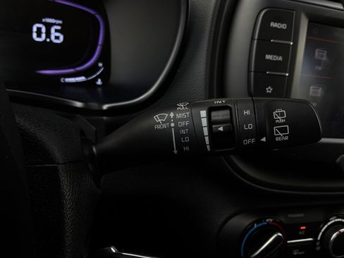 Used 2025 Kia Soul LX w/ LX Technology Package FWD image 34