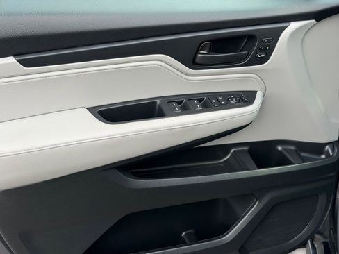 Used 2023 Honda Odyssey EX-L image 13