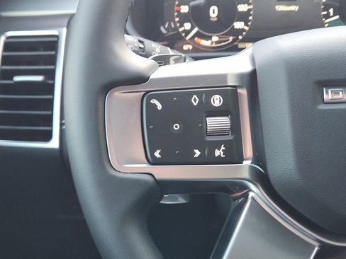 New 2025 Land Rover Discovery Dynamic SE image 28