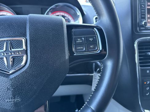 Used 2019 Dodge Grand Caravan SXT image 15