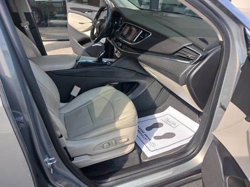 Used 2019 Buick Enclave Essence FWD image 4