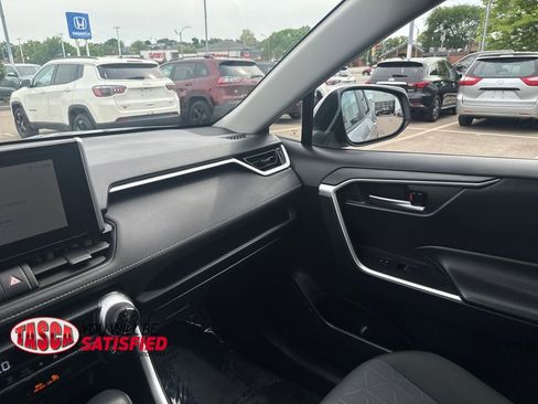Used 2025 Toyota RAV4 XLE AWD/4WD image 27