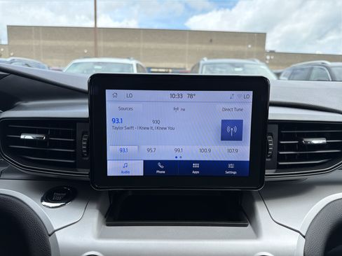 Used 2023 Ford Explorer XLT AWD/4WD image 19