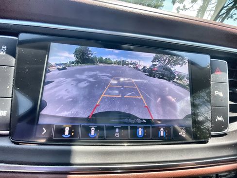 Used 2021 Buick Enclave Avenir w/ Avenir Technology Package FWD image 15