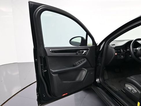 Used 2022 Porsche Macan image 16