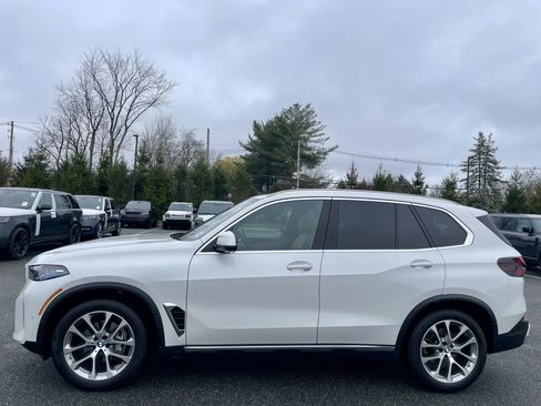 Used 2024 BMW X5 xDrive40i w/ Premium Package image 8