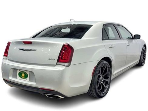 Used 2019 Chrysler 300 Touring w/ Sport Appearance Package image 2