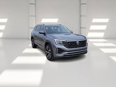 Used 2024 Volkswagen Atlas SEL Premium R-Line image 3