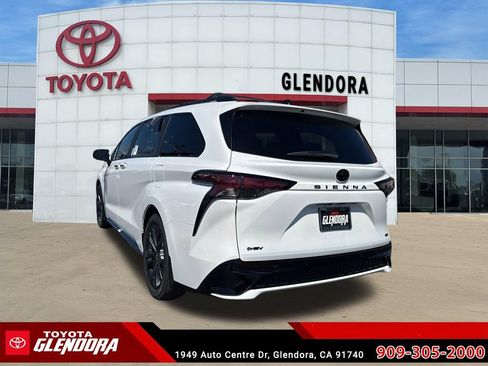 New 2026 Toyota Sienna XSE FWD image 8