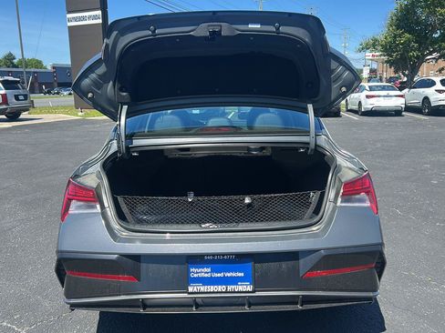 Certified 2025 Hyundai Elantra Limited FWD image 7