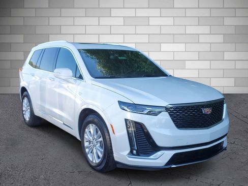 New 2025 Cadillac XT6 Luxury image 7