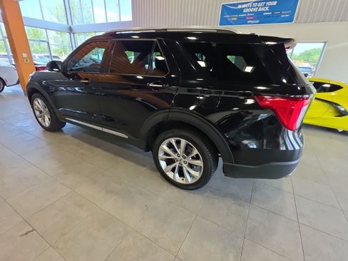 Used 2022 Ford Explorer Platinum w/ Equipment Group 601A AWD/4WD image 12