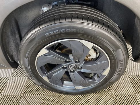 Used 2024 Nissan Rogue SV FWD image 6