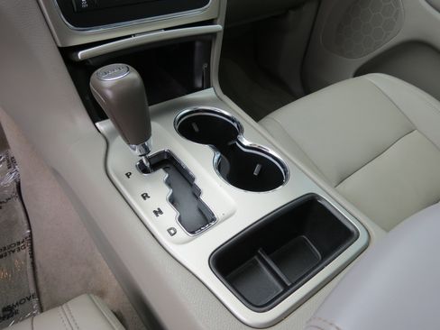 Used 2012 Jeep Grand Cherokee Laredo image 23