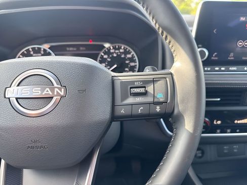 Used 2025 Nissan Rogue SV AWD/4WD image 15
