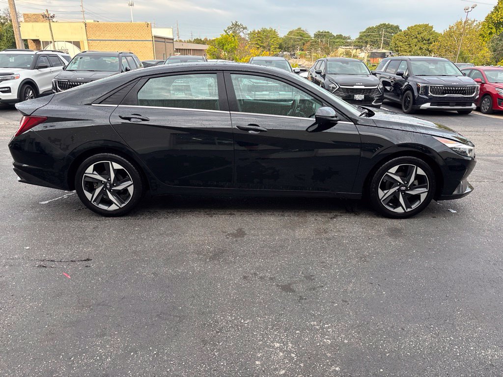Used 2023 Hyundai Elantra Limited FWD image 2