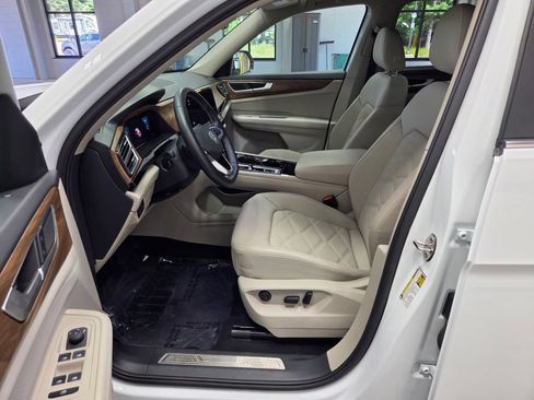 Used 2025 Volkswagen Atlas SE AWD/4WD image 29