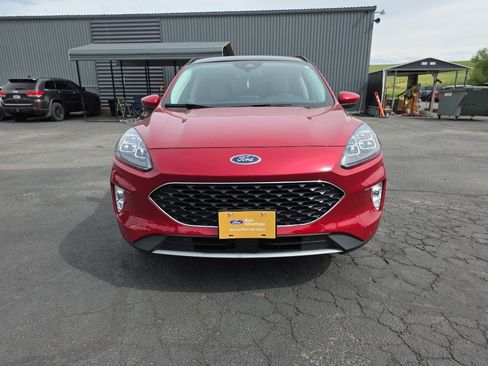 Certified 2022 Ford Escape Titanium w/ Class II Trailer Tow Package AWD/4WD image 11