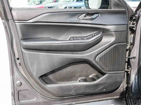 Used 2023 Jeep Grand Cherokee L Laredo image 24