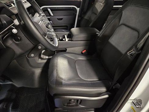 Used 2023 Land Rover Defender 110 X-Dynamic SE image 17