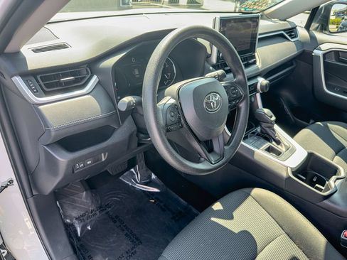 Used 2025 Toyota RAV4 LE AWD/4WD image 21