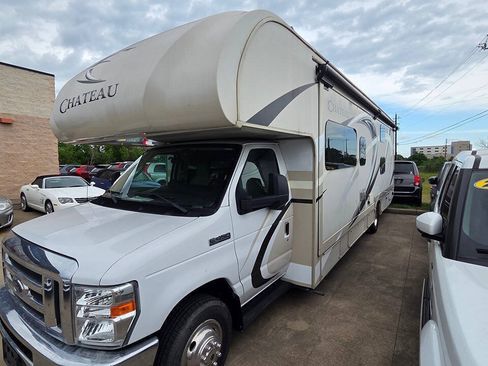 Used 2017 Ford E-450 and Econoline 450 Super Duty w/ Motorhome Prep Package RWD image 4