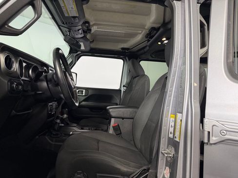 Used 2019 Jeep Wrangler Unlimited Sahara AWD/4WD image 19