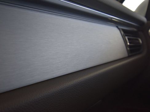 Certified 2025 Porsche Macan AWD/4WD image 36