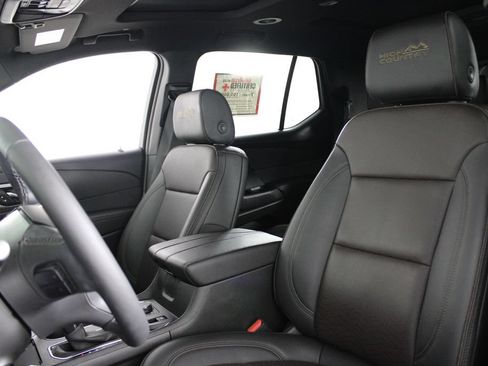 Used 2023 Chevrolet Traverse High Country FWD image 18