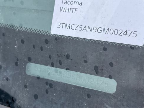 Used 2016 Toyota Tacoma SR5 w/ Towing Package image 23