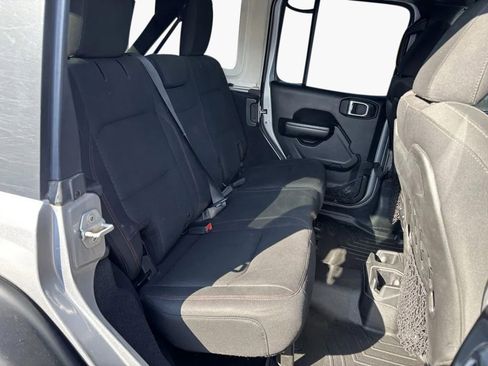 Used 2018 Jeep Wrangler Unlimited Rubicon w/ LED Lighting Group image 27