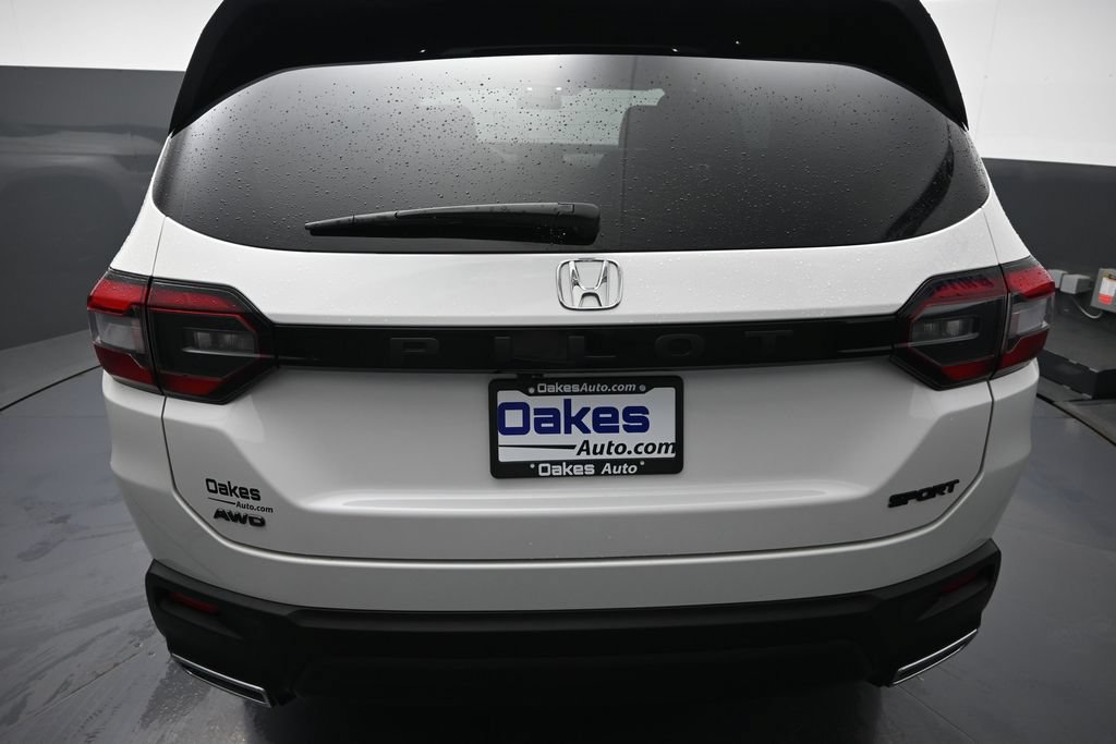Used 2025 Honda Pilot Sport image 31
