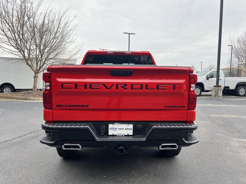 Used 2026 Chevrolet Silverado 1500 Custom Trail Boss w/ LPO, Dark Essentials Package image 8