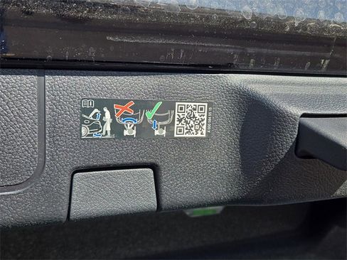 Used 2025 Mercedes-Benz CLA 250 4MATIC image 33